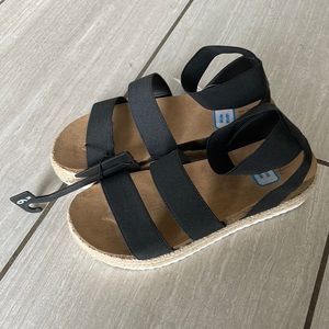Time and Tru Womens Sandals